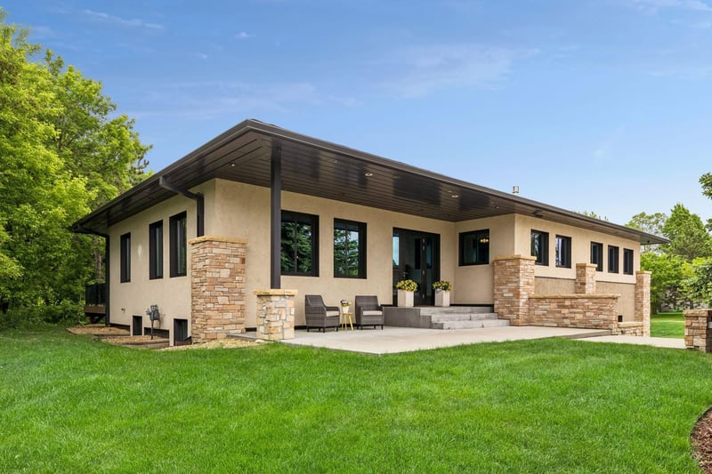 2900 Skyline Dr, Eagan, MN 55121