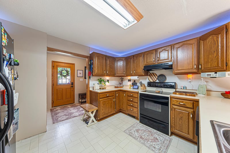240 Rice St N, Kasota, MN 56050