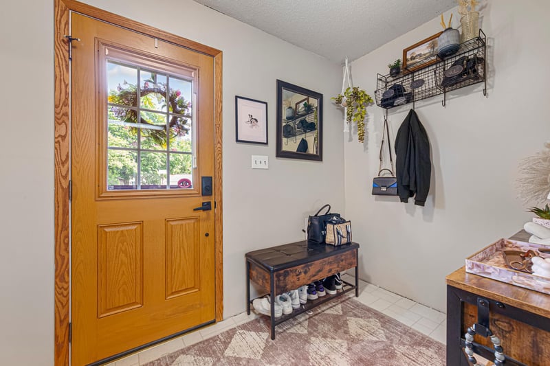 240 Rice St N, Kasota, MN 56050