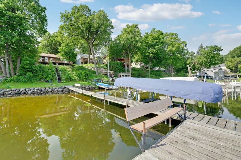 6240 Red Oak Rd, Mound, MN 55364