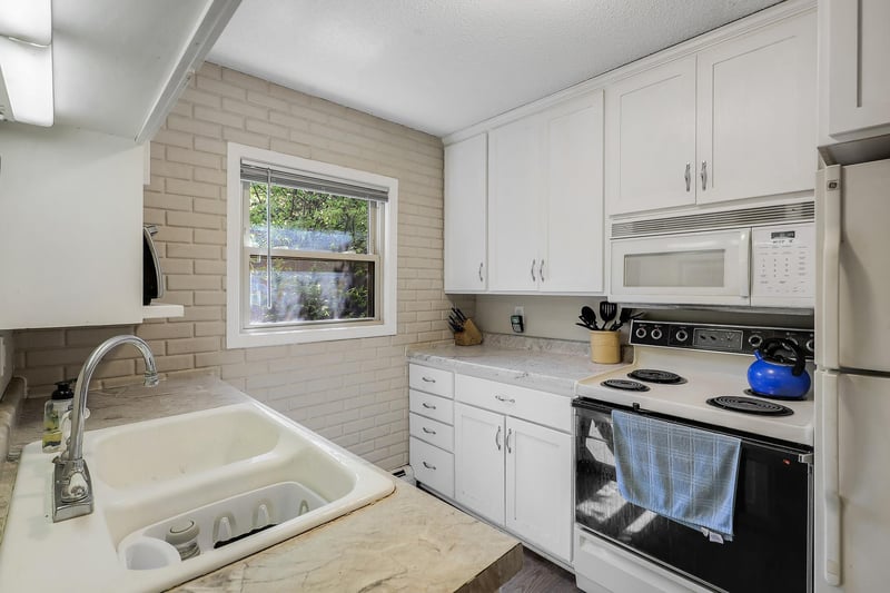 110282 Village Rd, Chaska, MN 55318
