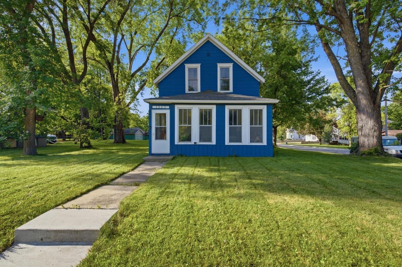 1223 Litchfield Ave SW, Willmar, MN 56201