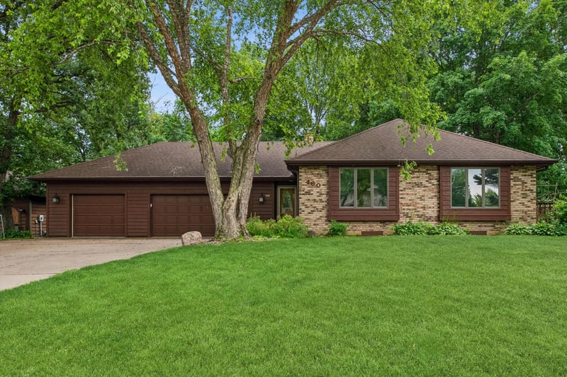 460 Oakhill Rd, Chaska, MN 55318