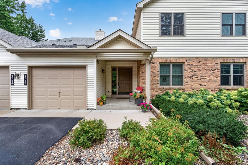 4248 Oakmede Ln #97A, White Bear Lake, MN 55110
