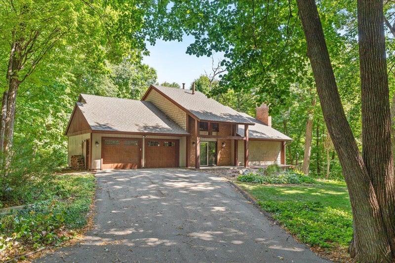 606 Carver Beach Rd, Chanhassen, MN 55317