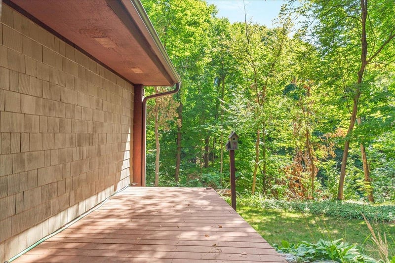 606 Carver Beach Rd, Chanhassen, MN 55317