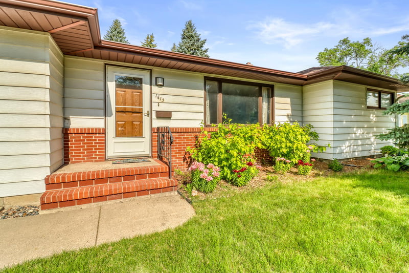 1613 16th St S, Moorhead, MN 56560