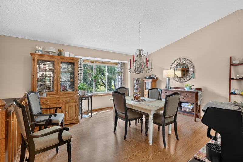 13116 Court Pl, Burnsville, MN 55337
