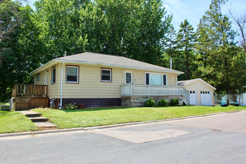 129 4th St NE, Blooming Prairie, MN 55917