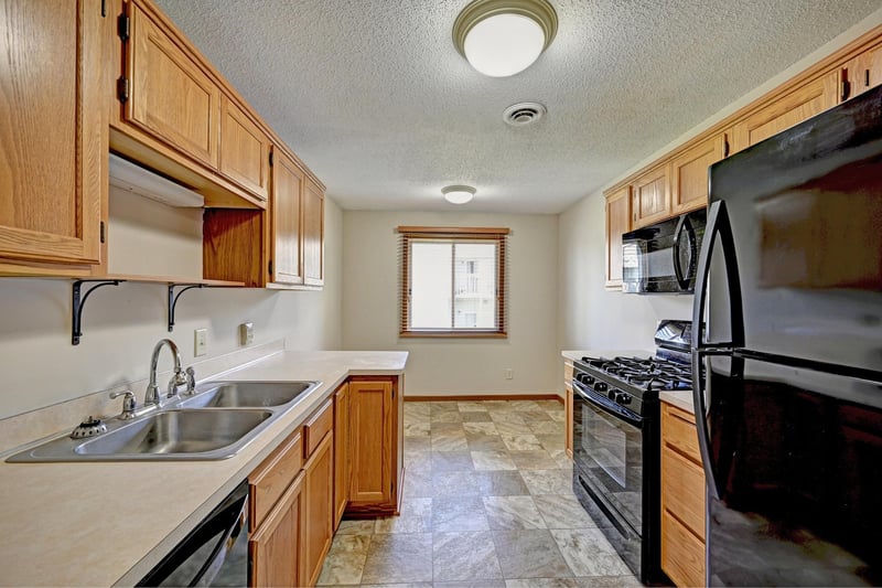 6240 Magda Dr #D, Maple Grove, MN 55369
