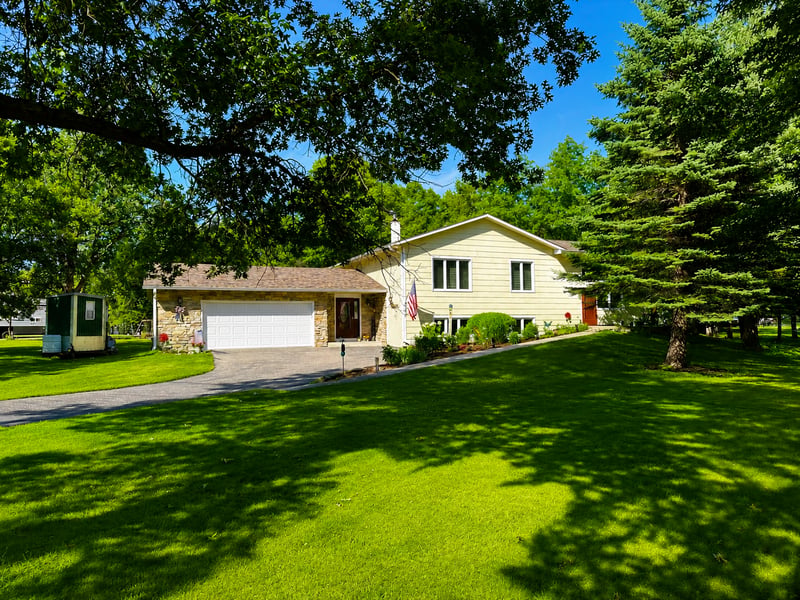 8331 Red Pine Cir, Baxter, MN 56425