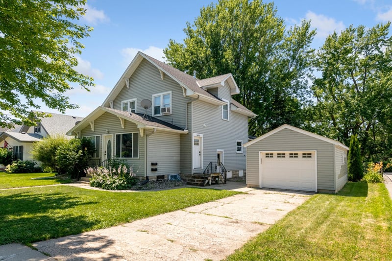 340 S Olive St, Waconia, MN 55387