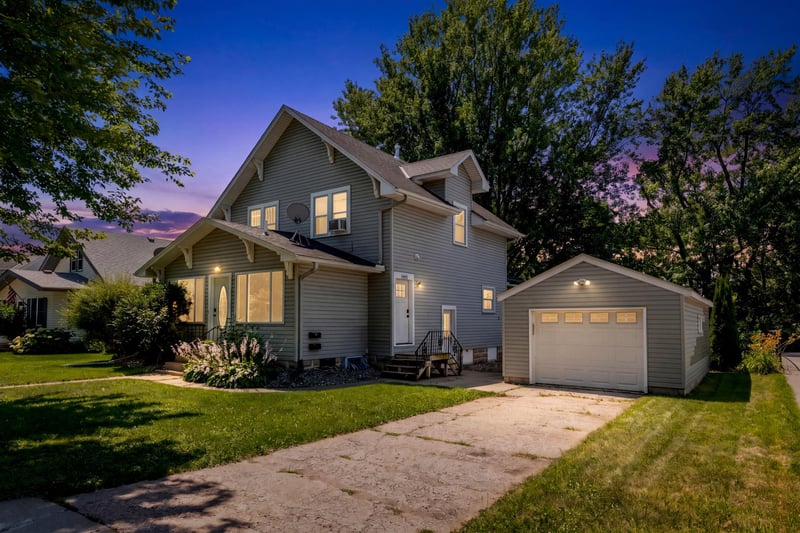 340 S Olive St, Waconia, MN 55387