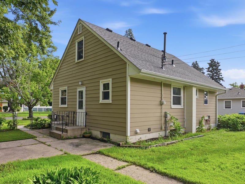 8933 Wally Dr, Golden Valley, MN 55427