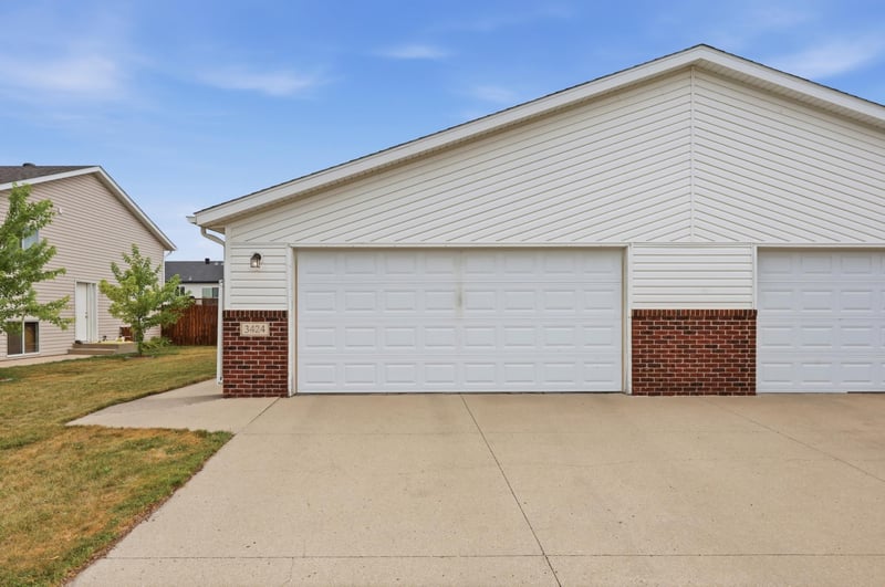 3424 16th St S, Moorhead, MN 56560