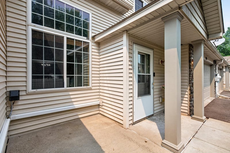 375 Arrowhead Dr, Lino Lakes, MN 55014