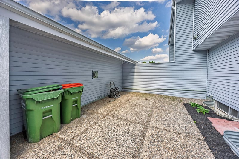 101 Canabury Ct, Little Canada, MN 55117