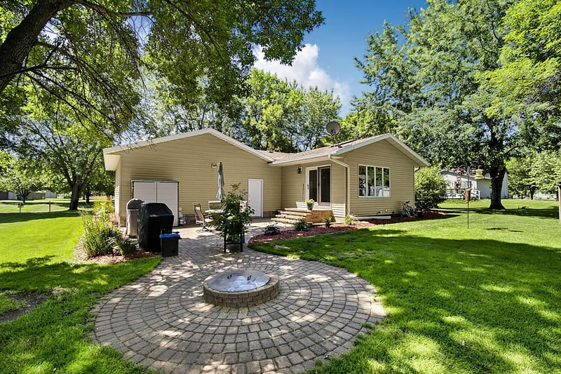 6209 Laurel Rd, Saint Cloud, MN 56303