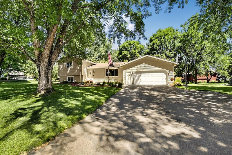 6209 Laurel Rd, Saint Cloud, MN 56303