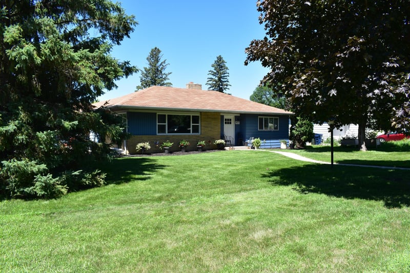 401 N Burlington Ave, Fergus Falls, MN 56537
