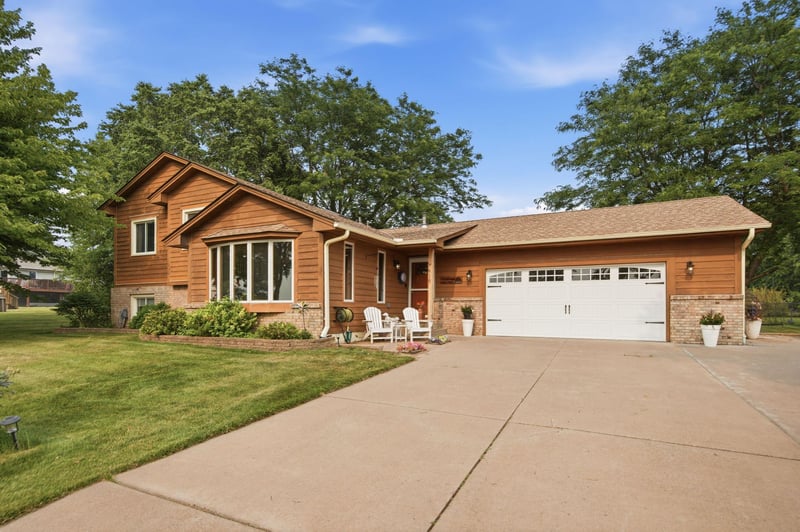 7616 Peltier Lake Dr, Lino Lakes, MN 55038