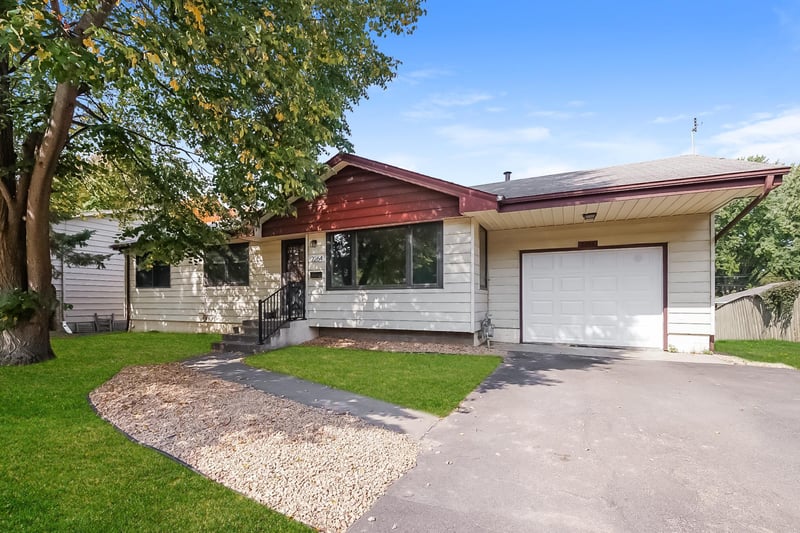 2264 Rice Creek Rd, New Brighton, MN 55112