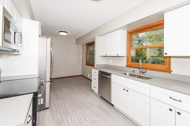 2264 Rice Creek Rd, New Brighton, MN 55112