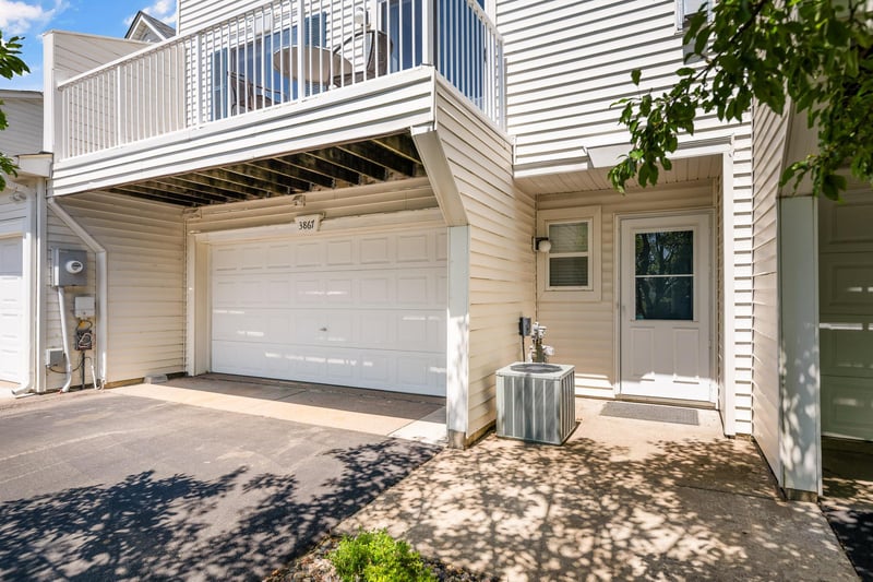 3867 Abercrombie Ln, Stillwater, MN 55082
