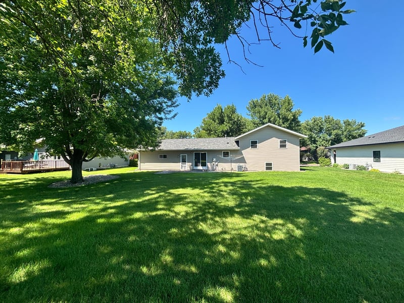 812 E Oak St, Redwood Falls, MN 56283