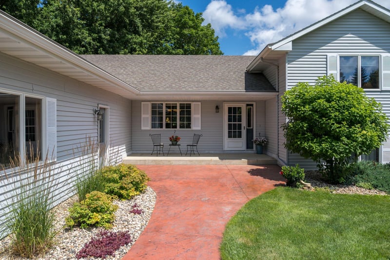 80 Canterbury Ct, Mankato, MN 56001
