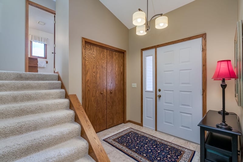 80 Canterbury Ct, Mankato, MN 56001