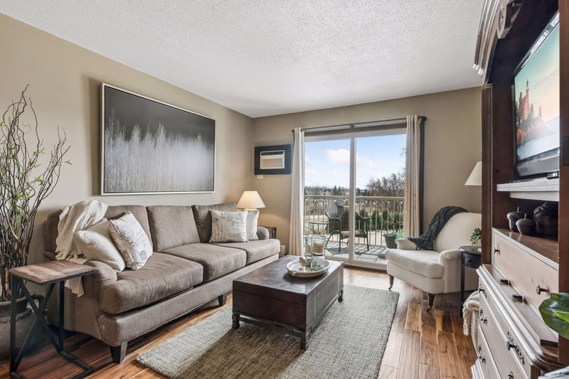 3155 Old Highway 8 #306, Roseville, MN 55418