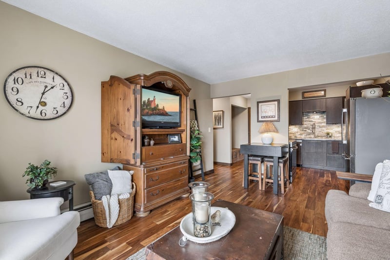 3155 Old Highway 8 #306, Roseville, MN 55418