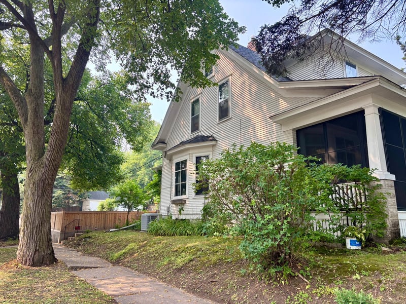 998 Margaret St, Saint Paul, MN 55106