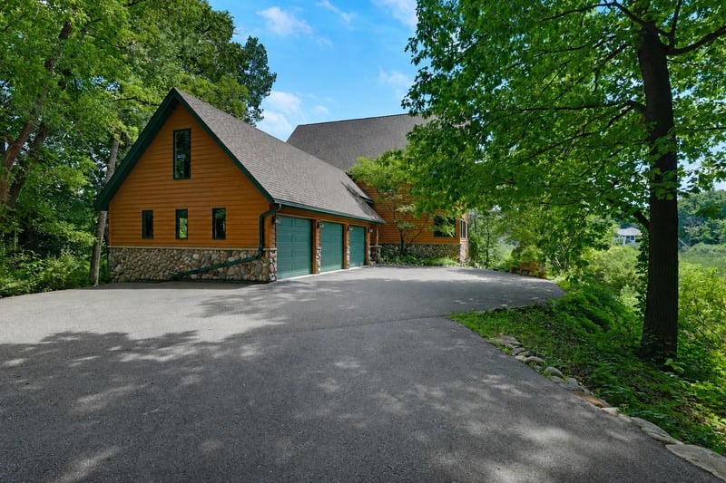502 Shoreline Dr, Wayzata, MN 55391