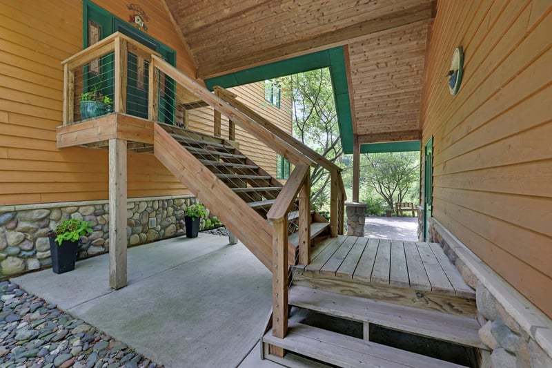 502 Shoreline Dr, Wayzata, MN 55391
