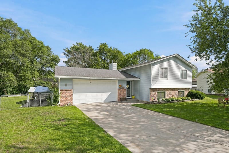 7327 74th Way N, Brooklyn Park, MN 55428