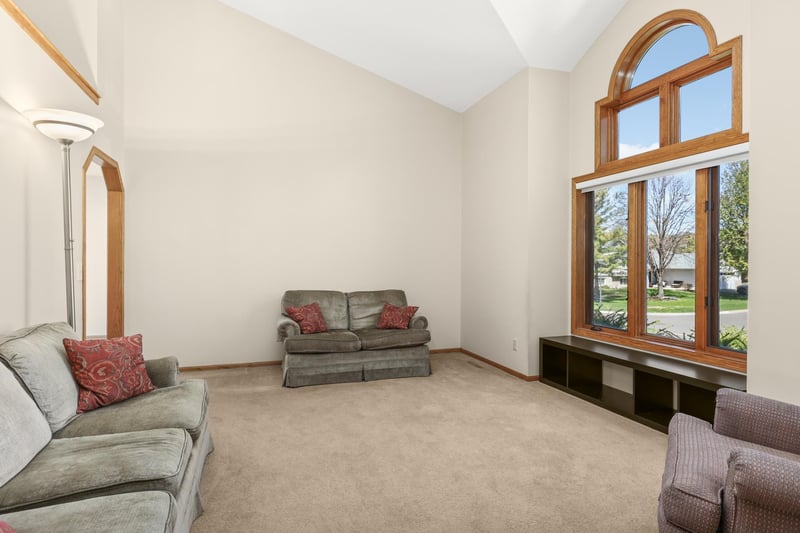 11525 Pondview Ct, Champlin, MN 55316