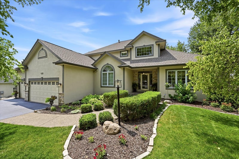 6690 Brenden Ct, Chanhassen, MN 55317