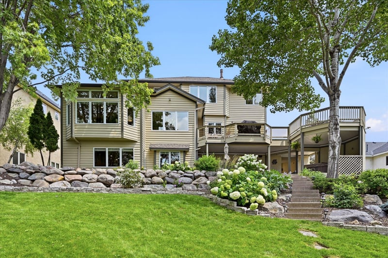 6690 Brenden Ct, Chanhassen, MN 55317