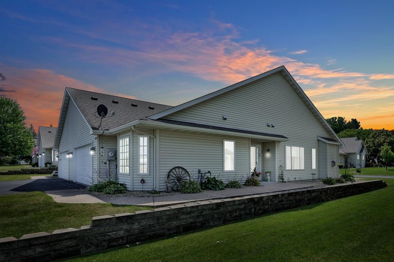 13433 Newlander Ave, Lindstrom, MN 55045