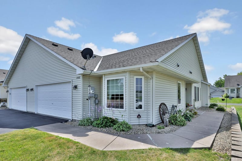 13433 Newlander Ave, Lindstrom, MN 55045