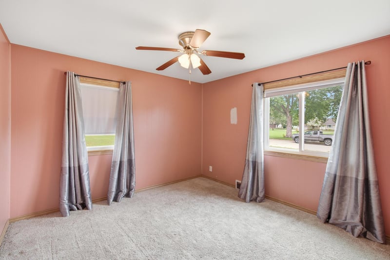 1027 Sioux Ave, Fairmont, MN 56031