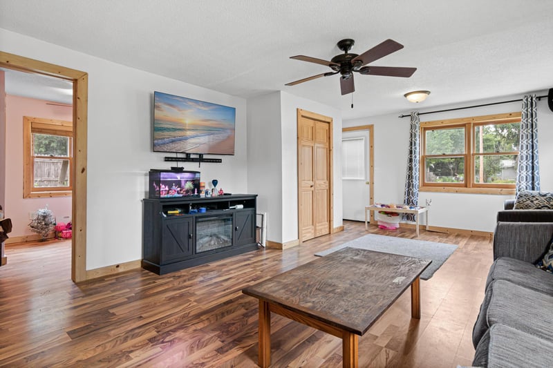 305 2nd St NE, Pine City, MN 55063