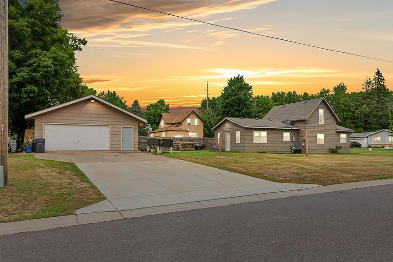 305 2nd St NE, Pine City, MN 55063