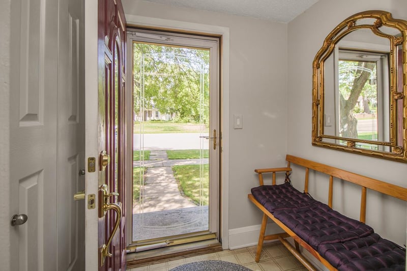 1017 Main St NW, Elk River, MN 55330