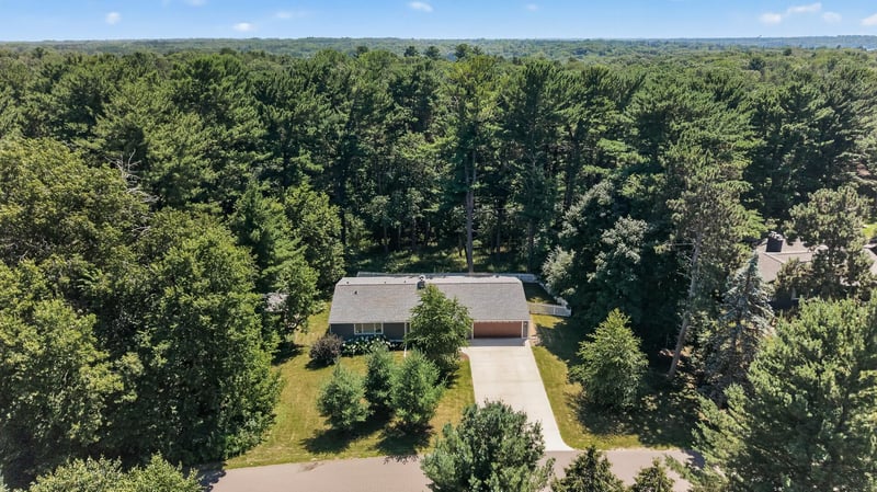 13 Overlook Rd, Dellwood, MN 55110
