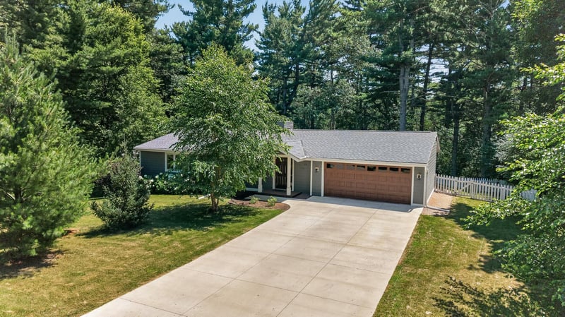 13 Overlook Rd, Dellwood, MN 55110