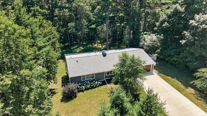 13 Overlook Rd, Dellwood, MN 55110