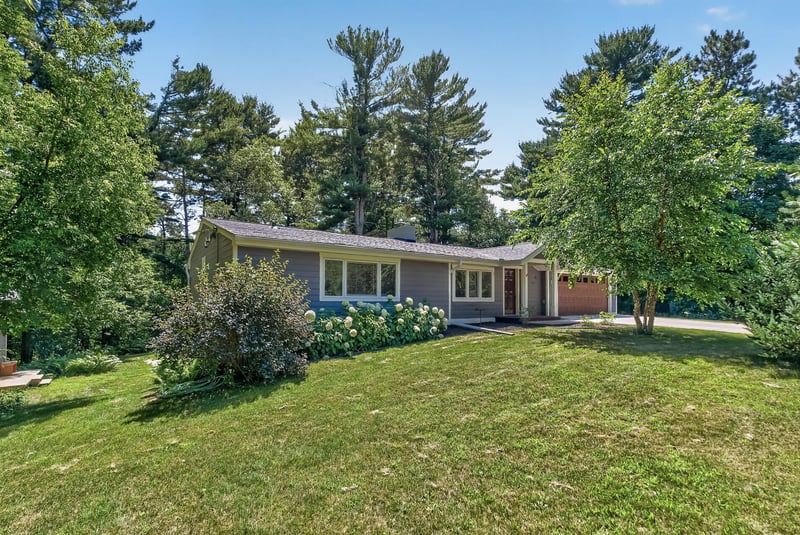 13 Overlook Rd, Dellwood, MN 55110
